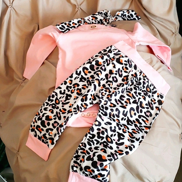 Baby Girl 3 Piece Long Sleeve Onesie Cheetah Pants & Headband Set 0-3 Months - Picture 1 of 6